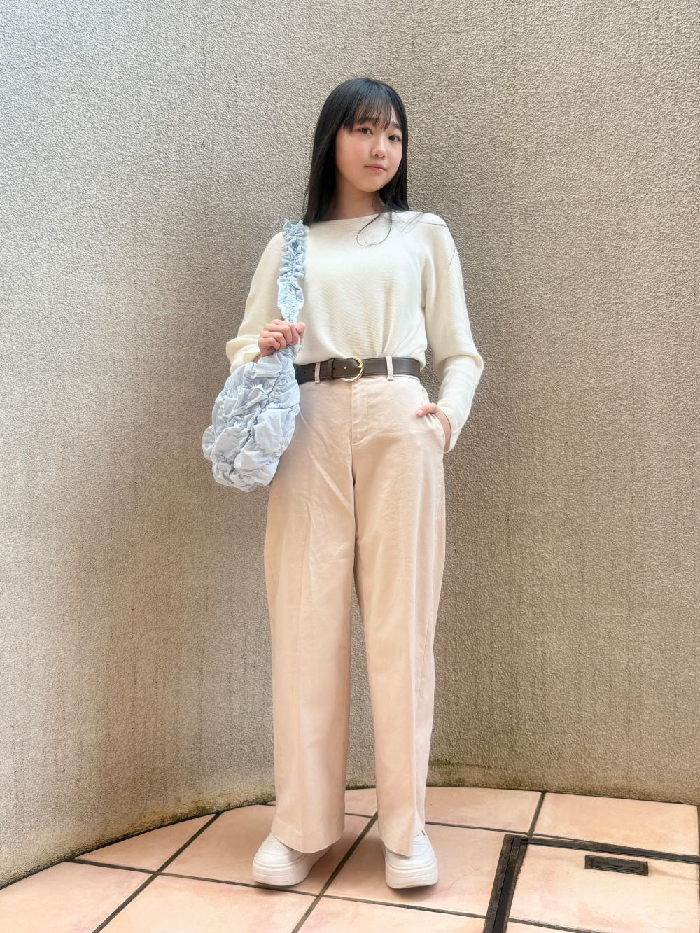 3Dコットンクルーネックセーター、オープンカラーシャツ」の着用