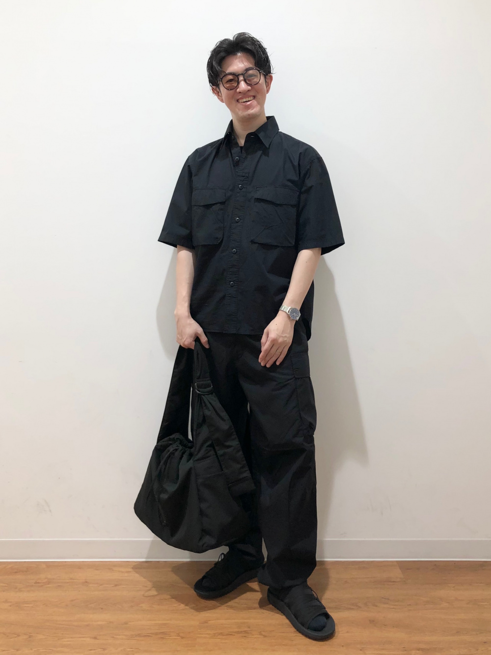 コットンショートブルゾン、ワイドフィットカーゴパンツ」の着用