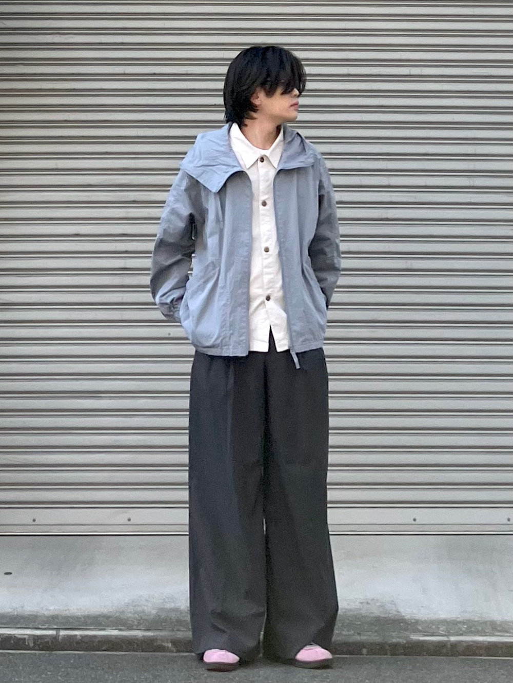 コットンショートブルゾン、感動タックワイドパンツ」の着用