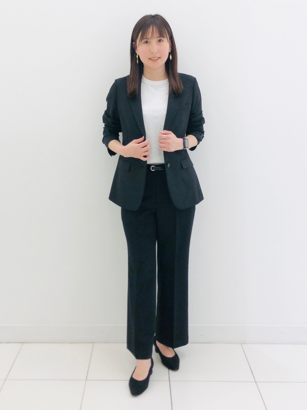 クルーネックT、ケーブルクルーネックカーディガン」の着用