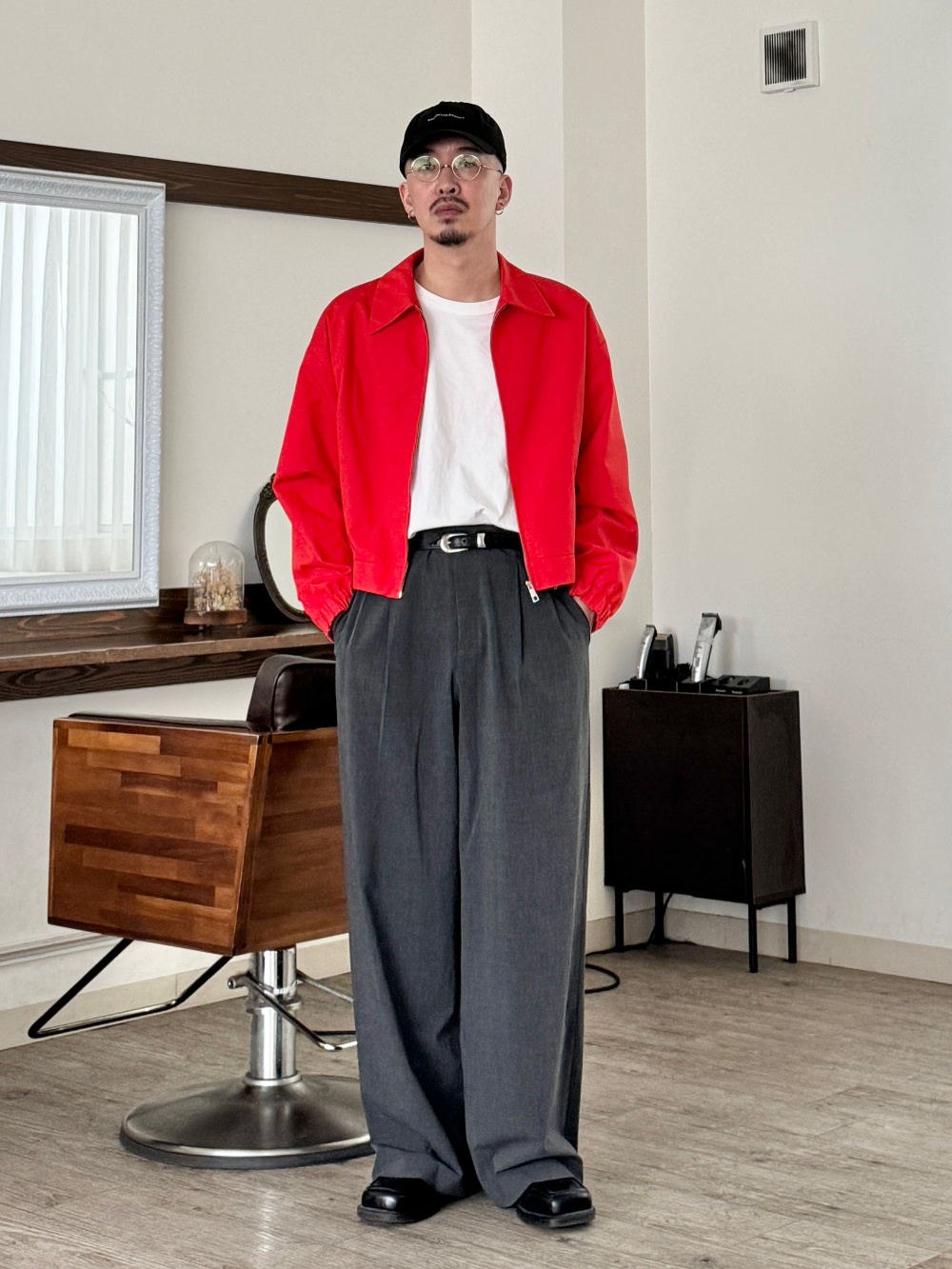 リラックステーラードジャケット、タックワイドストレートパンツ