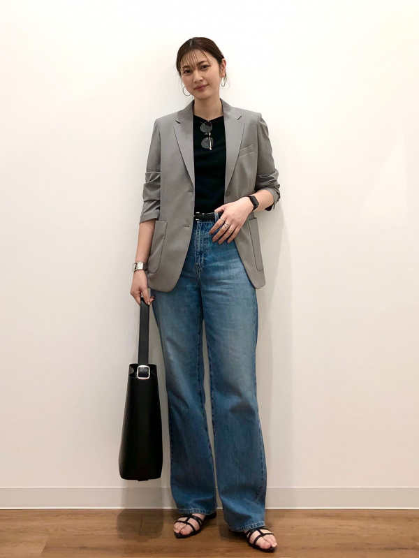 感動ジャケットリラックスフィット、感動ワイドパンツのコーディネート