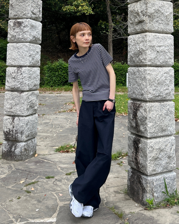 UNIQLO 完売　ジャージーバレルレッグパンツ S ネイビー ジャージーバレルレッグパンツのコーディネート・着用イメージ
