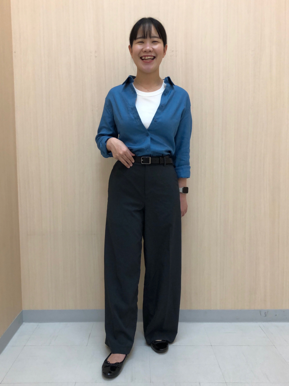 感動ジャケットリラックスフィット、感動ワイドパンツ」の着用