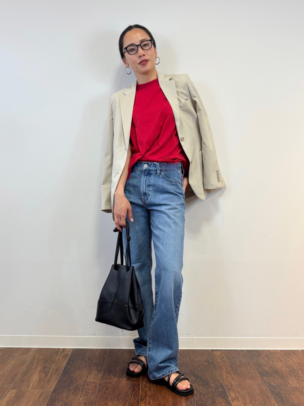 感動ジャケットリラックスフィット、感動ワイドパンツ」の着用