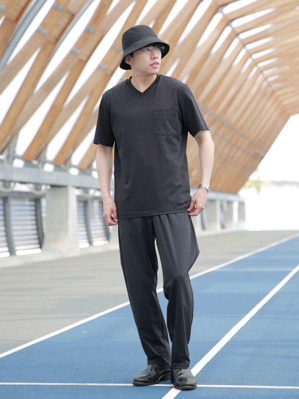 UNIQLO 黒 フェデラーモデルMサイズ上下セット テニスウェア（アンバサダー着用モデル）｜ユニクロ