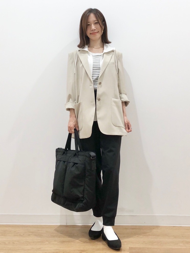 感動ジャケットリラックスフィット、感動ワイドパンツ」の着用