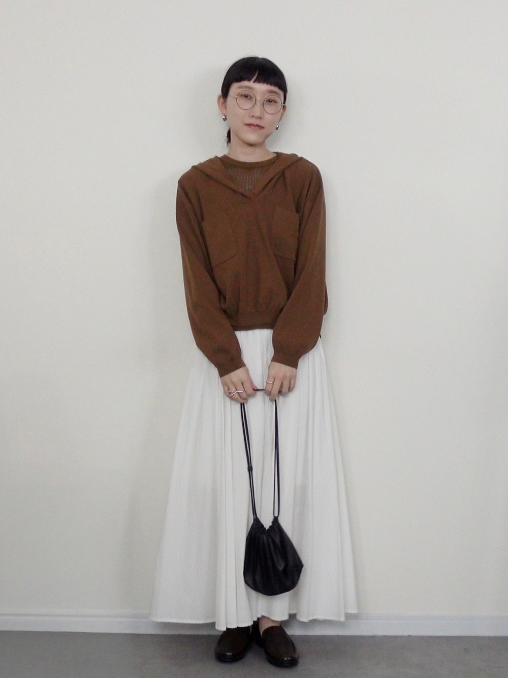 リラックスフーデッドセーター、感動ジャケット」の着用