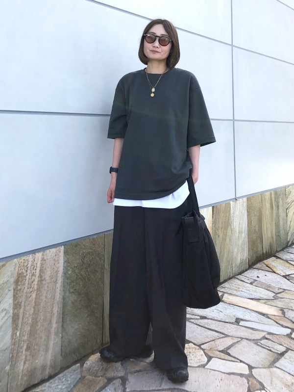 感動ジャケットリラックスフィット、感動ワイドパンツのコーディネート