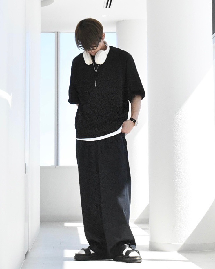 コットンブレンドジャケット、タックワイドパンツ」の着用