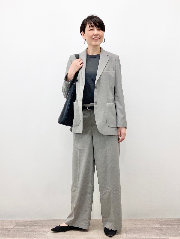 感動ジャケットリラックスフィット、感動ワイドパンツのコーディネート