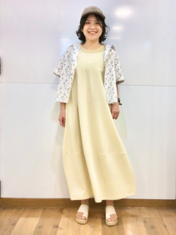 コットンショートシャツ/プリント/半袖（レディース）の着用