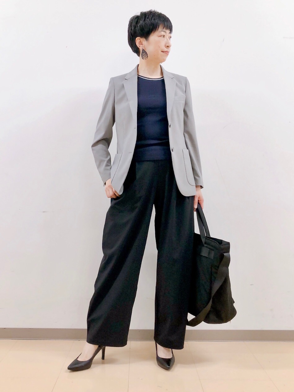 スウェットワイドパンツ、感動ジャケットリラックスフィット」の着用
