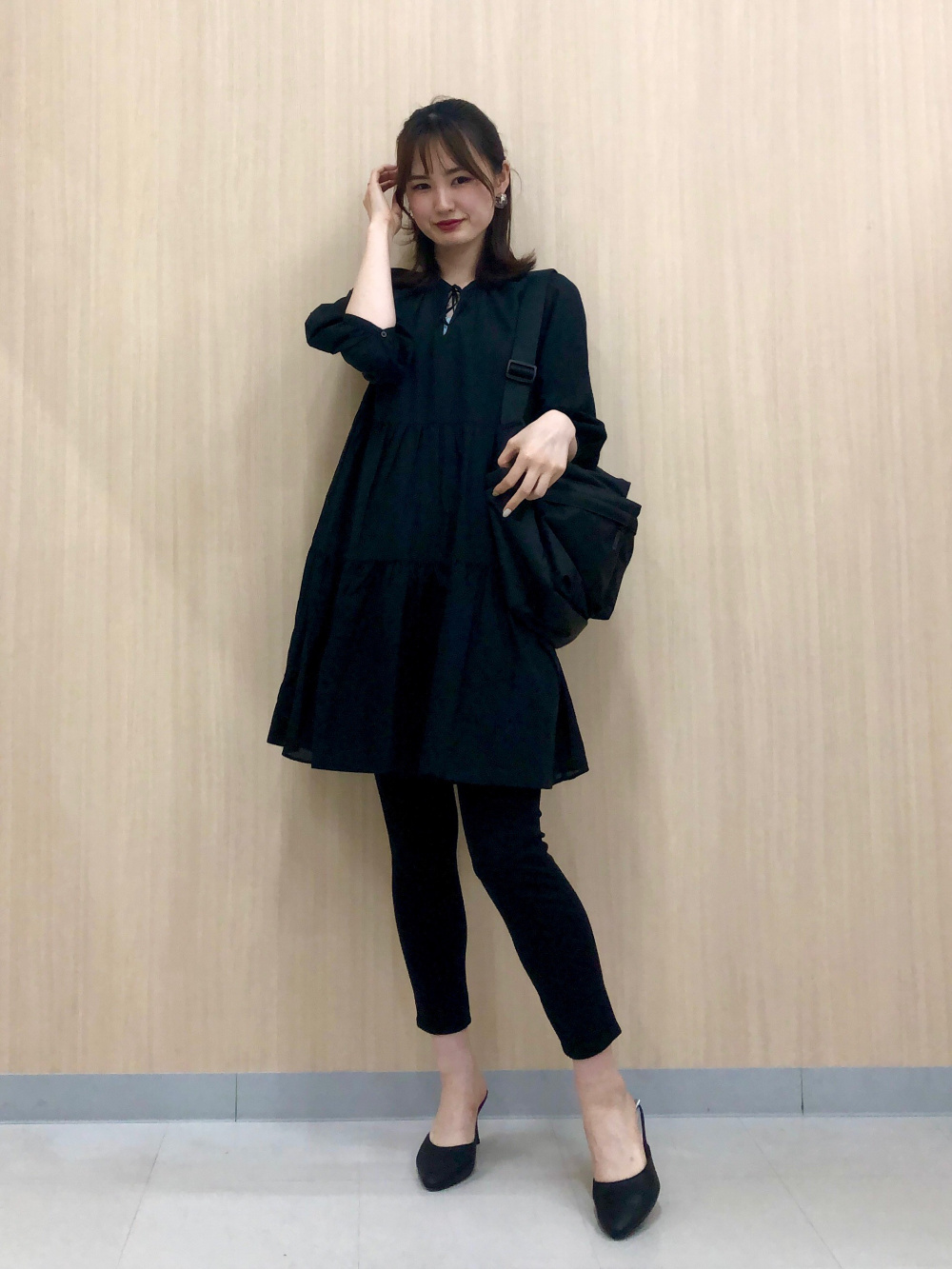 LEONARD ブラック ミニワンピース チュニック　七分袖 ティアードミニワンピース/7分袖」の着用コーディネート| ユニクロ公式