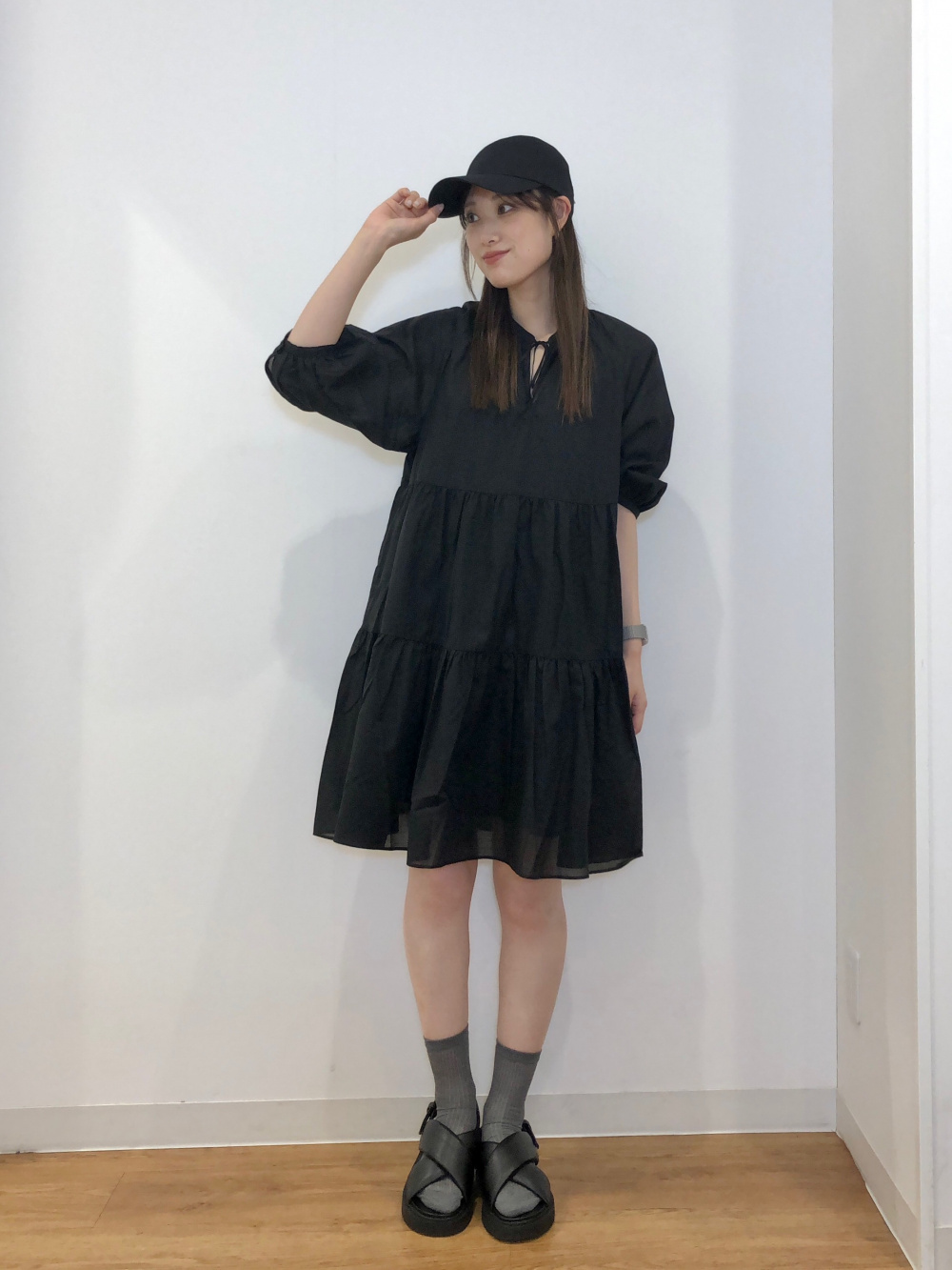 ティアードミニワンピース/7分袖」の着用コーディネート| ユニクロ公式