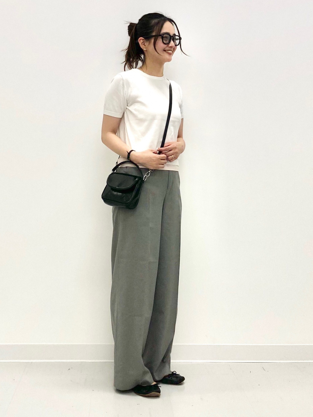 感動ジャケットリラックスフィット、感動ワイドパンツ」の着用