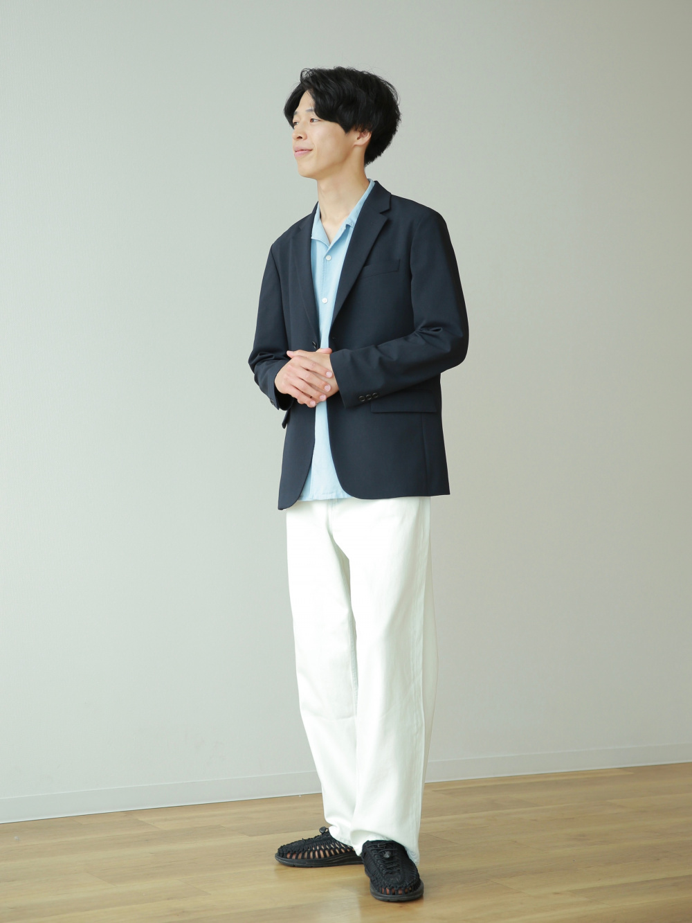 感動ジャケット、感動タックパンツ」の着用コーディネート