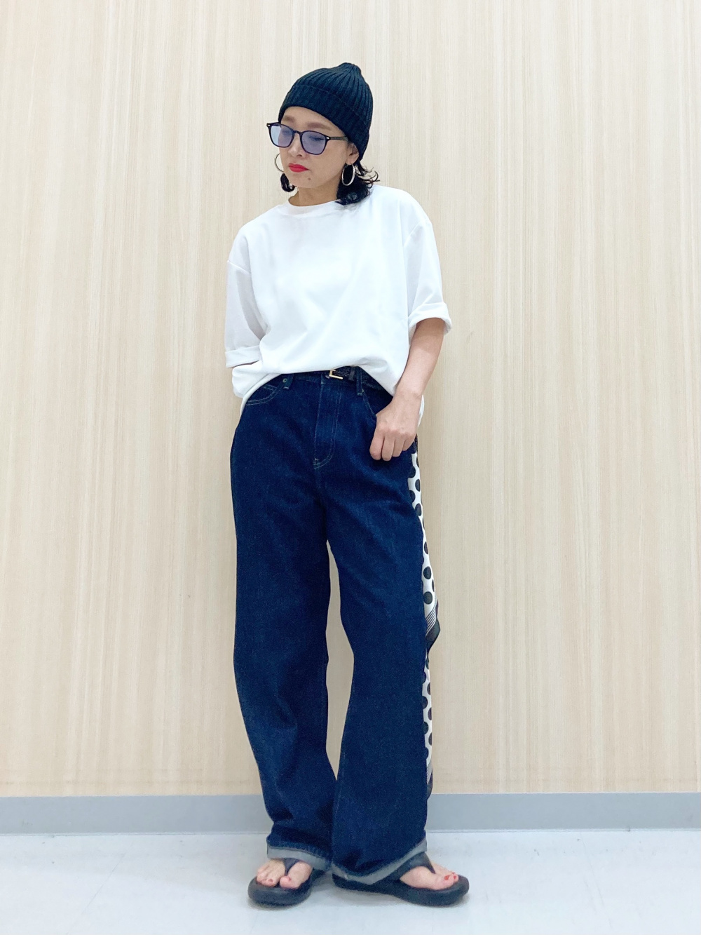 オーバーサイズのニット×ワイドデニムが今っぽい！ゆるっとした