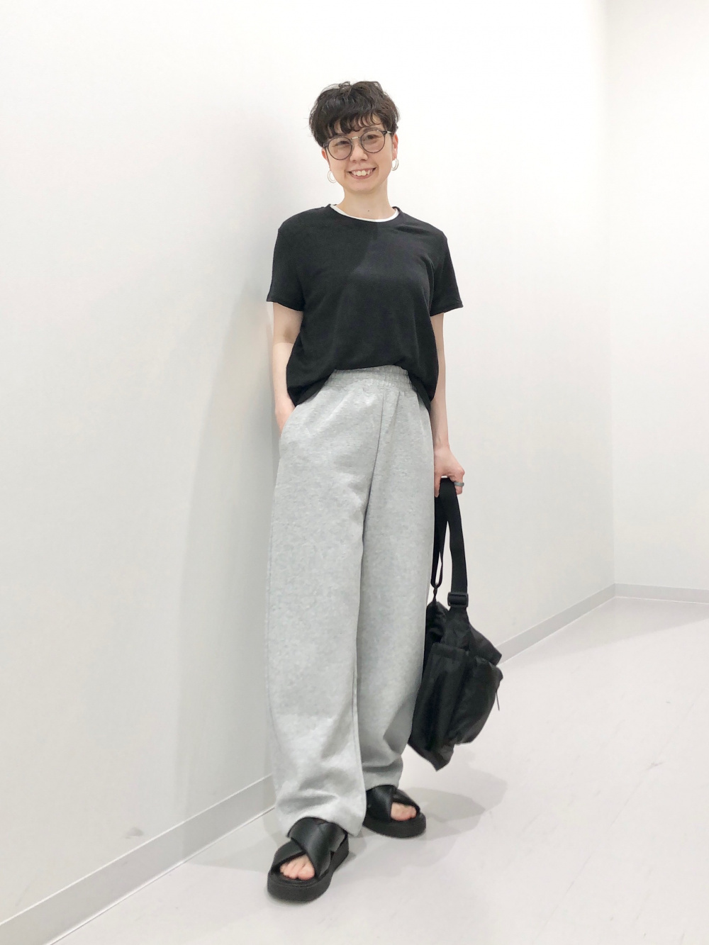 Outfit ideas of「MULTI POCKET SHOULDER BAG 476764 /」| UNIQLO HONG
