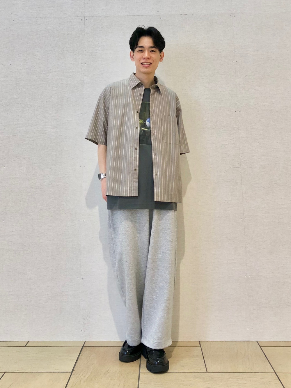 コットンショートブルゾン、ワイドフィットカーゴパンツ」の着用