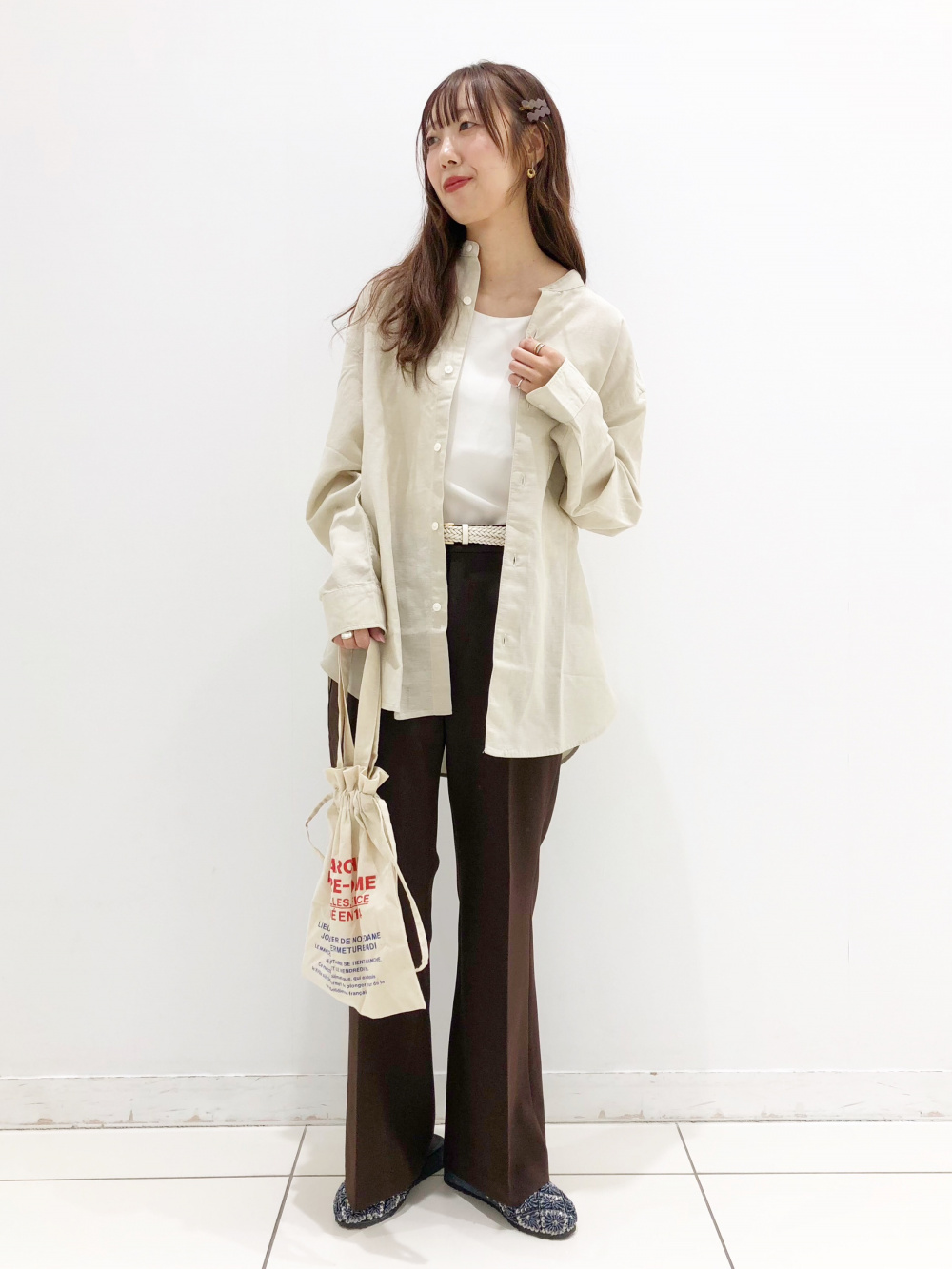 交叉帶涼鞋、美型耐皺紗BRATOP細肩帶背心」的穿搭靈感| UNIQLO台灣