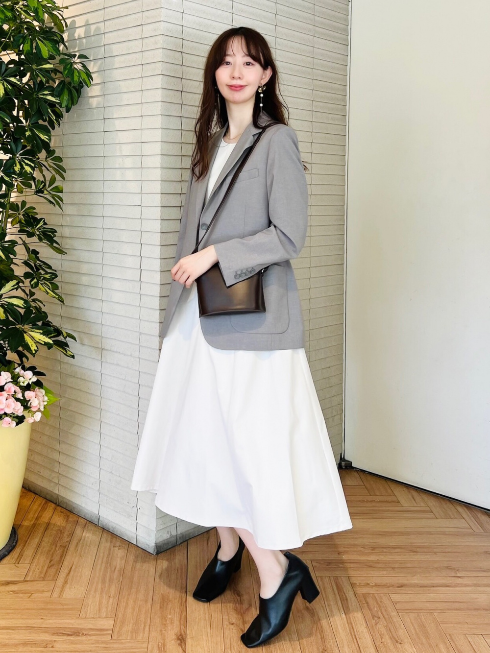 感動ジャケットリラックスフィット、感動ワイドパンツ」の着用