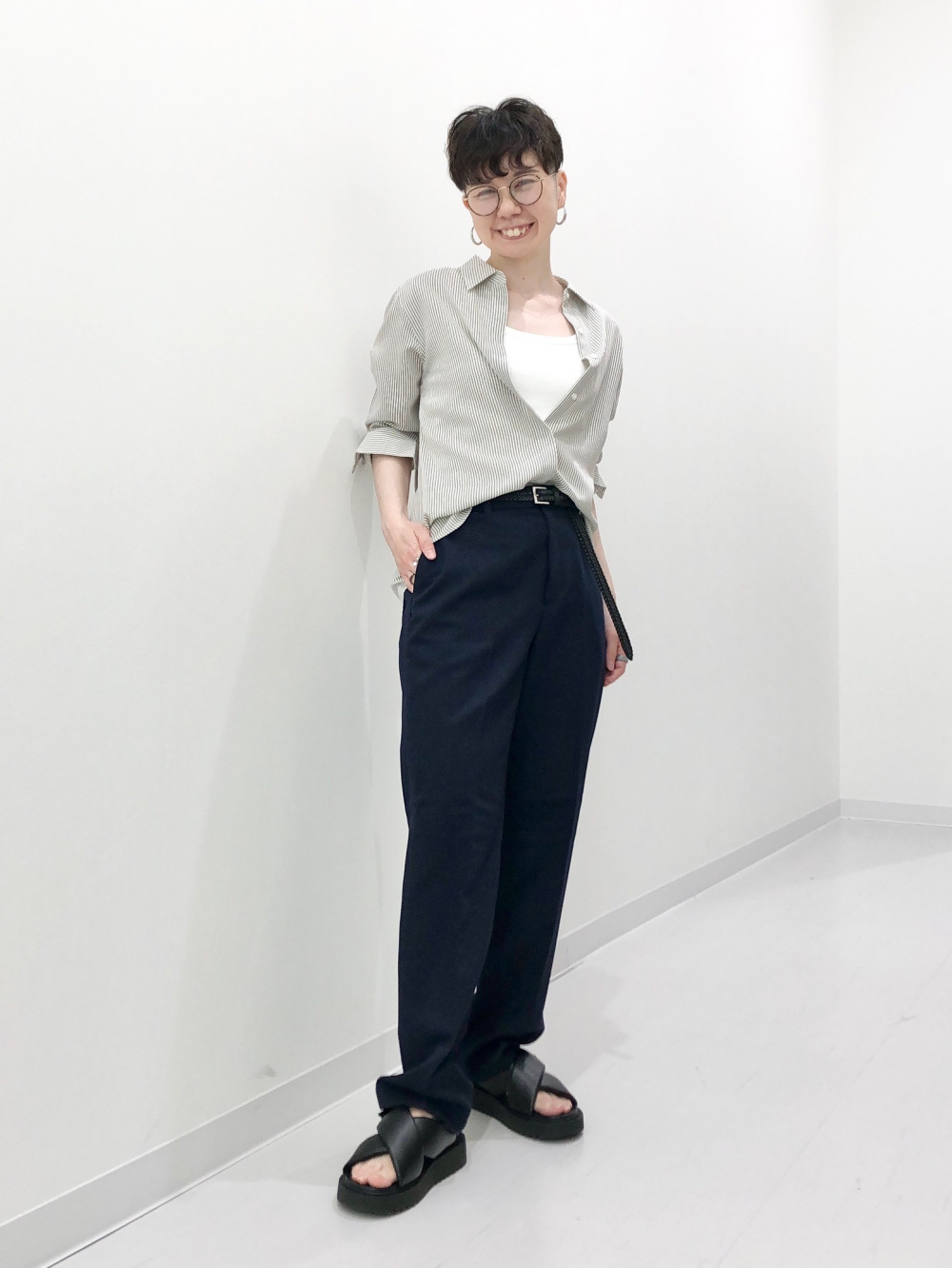 感動ジャケット、3Dコットンクルーネックセーター」の着用