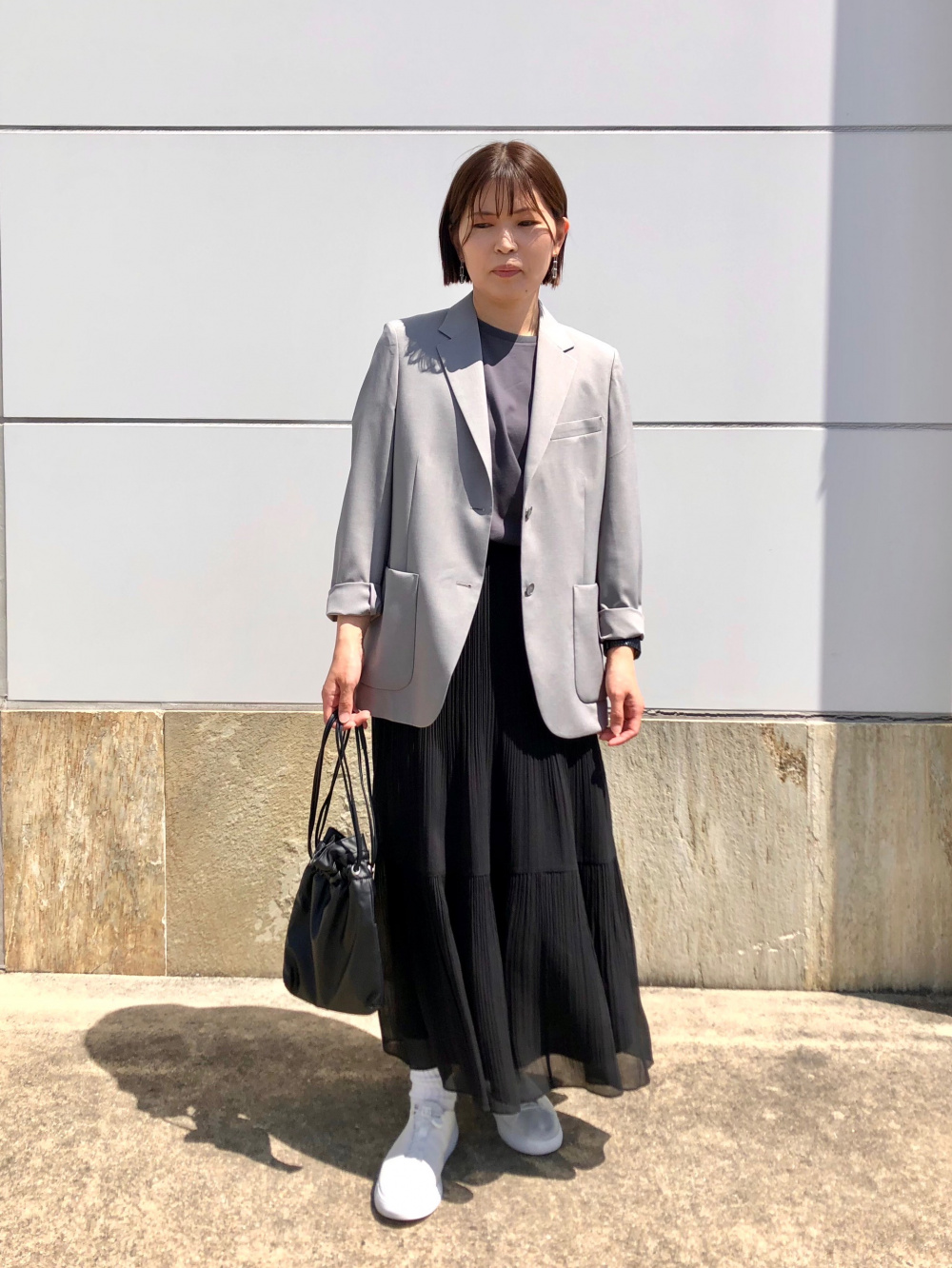 感動ジャケットリラックスフィット、感動ワイドパンツ」の着用