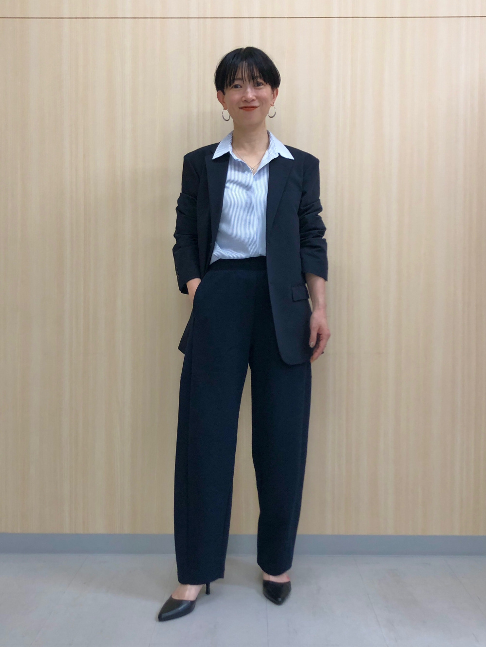 感動ジャケット、レーヨンスキッパーブラウス（7分袖）」の着用