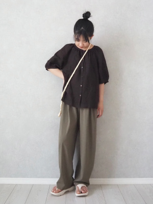 ユニクロ公式 | リネンブレンドボリュームスリーブブラウス