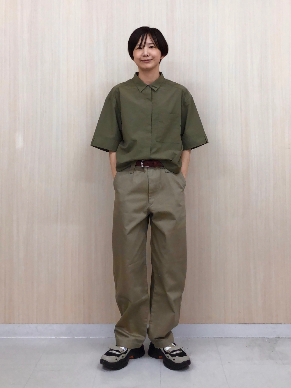 motti様　C4432 YALE カレッジTシャツ×チノワイドパンツコーデ シャーリングT、ワイドフィットチノ」の着用コーディネート