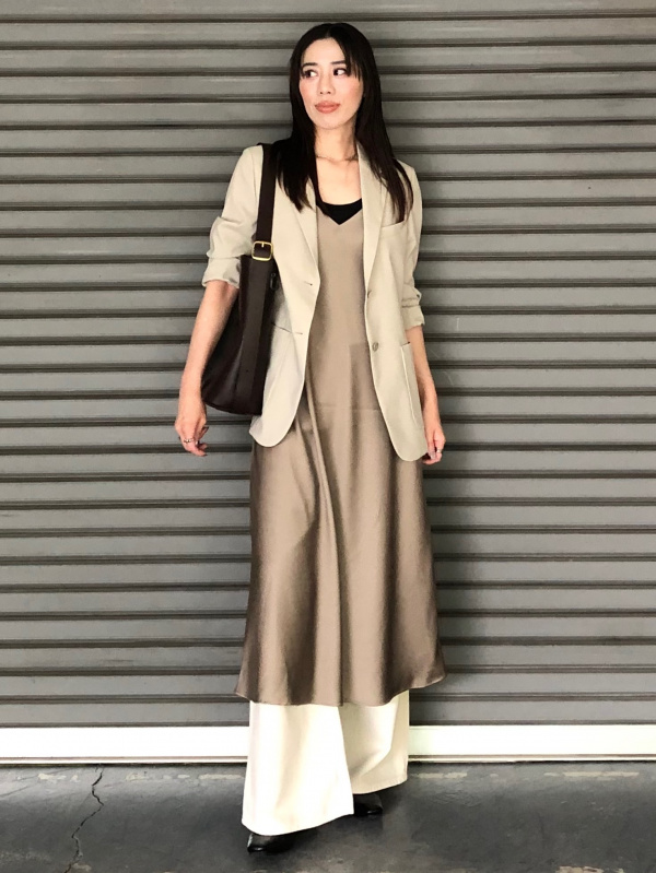 感動ジャケットリラックスフィット、感動ワイドパンツのコーディネート
