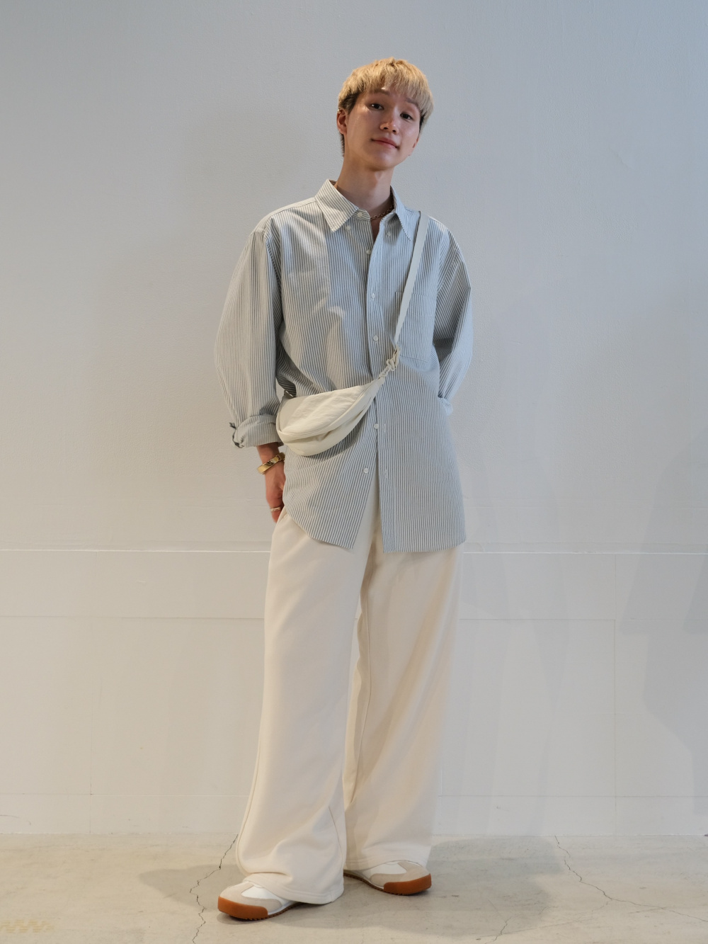 感動ジャケット、感動タックパンツ」の着用コーディネート