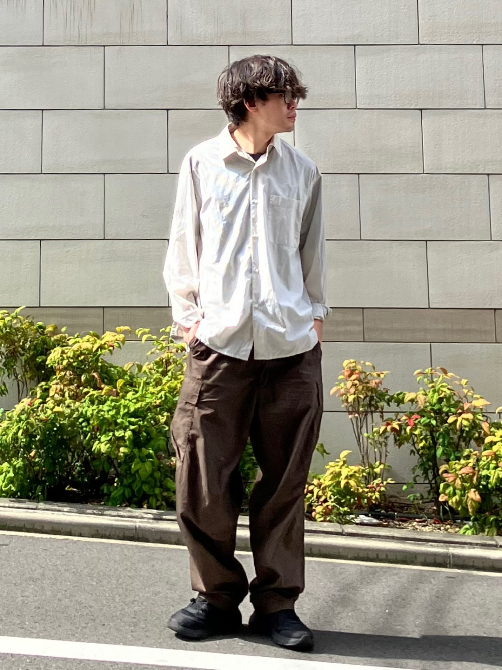 コットンショートブルゾン、ワイドフィットカーゴパンツ」の着用