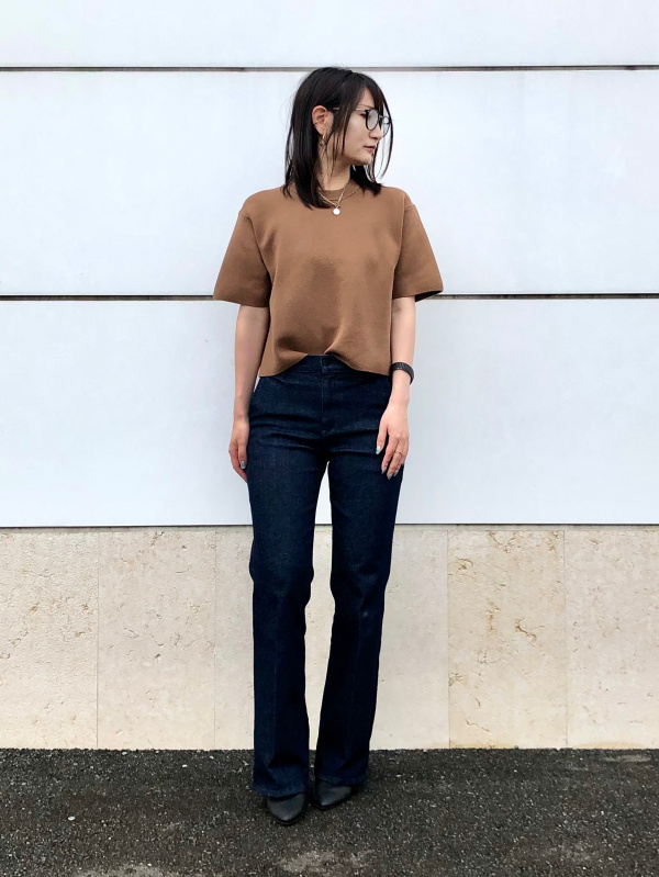 スリムフレアトラウザージーンズ（レディース）の着用コーディネート