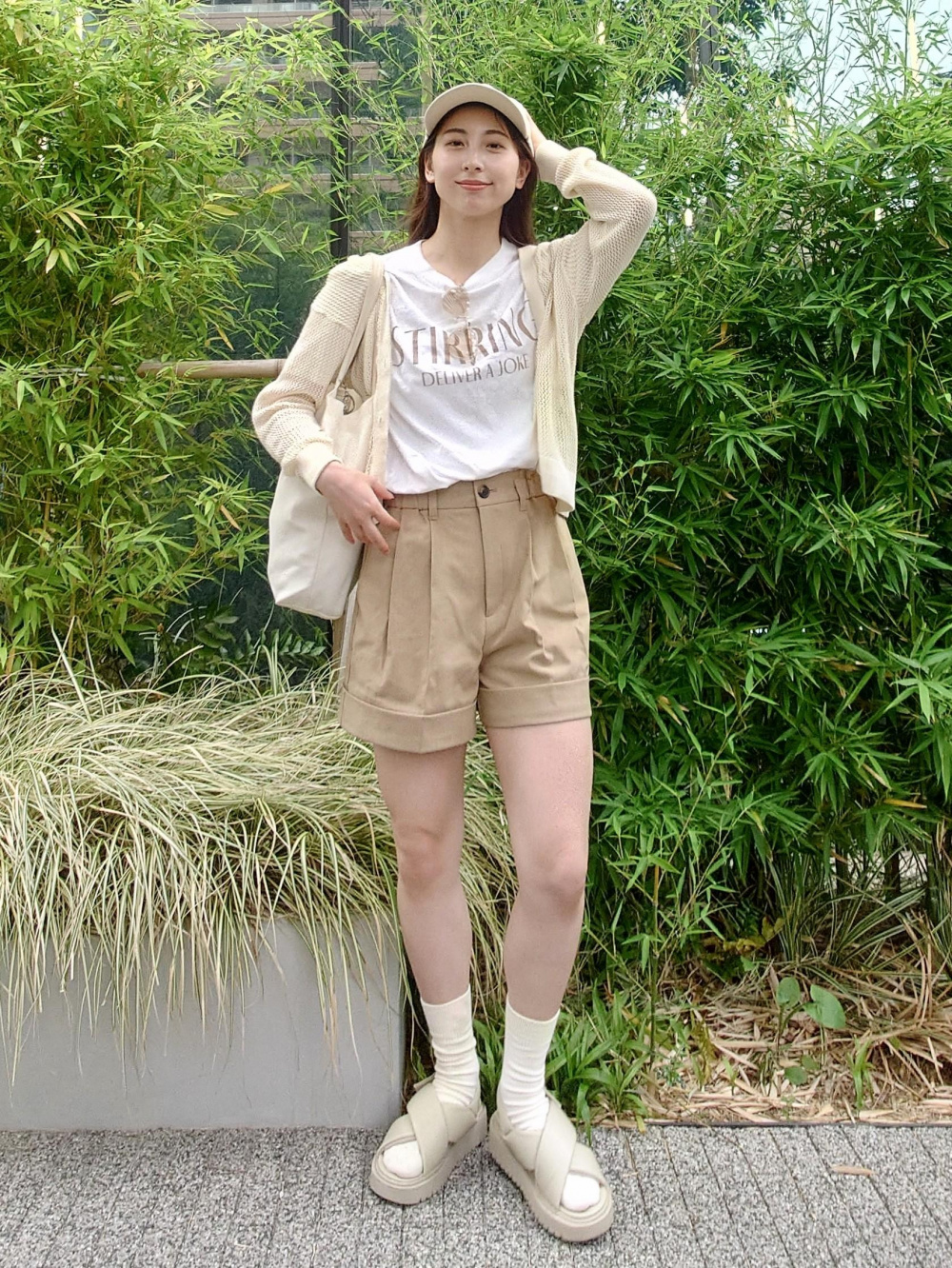 50色ソックス、クロスストラップサンダル」の着用コーディネート