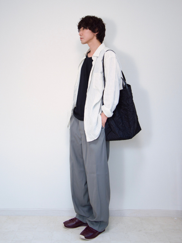 プレミアムリネンシャツ/ストライプ、50色ソックスのコーディネート