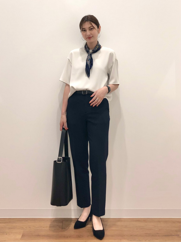 感動ジャケット、レーヨンスキッパーブラウス/ノースリーブ」の着用