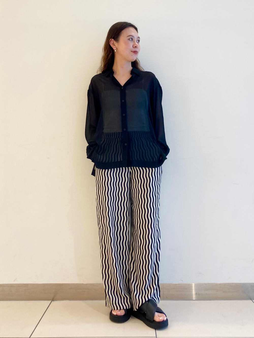 感動ダブルジャケットリラックスフィット、感動タックワイドパンツ」の