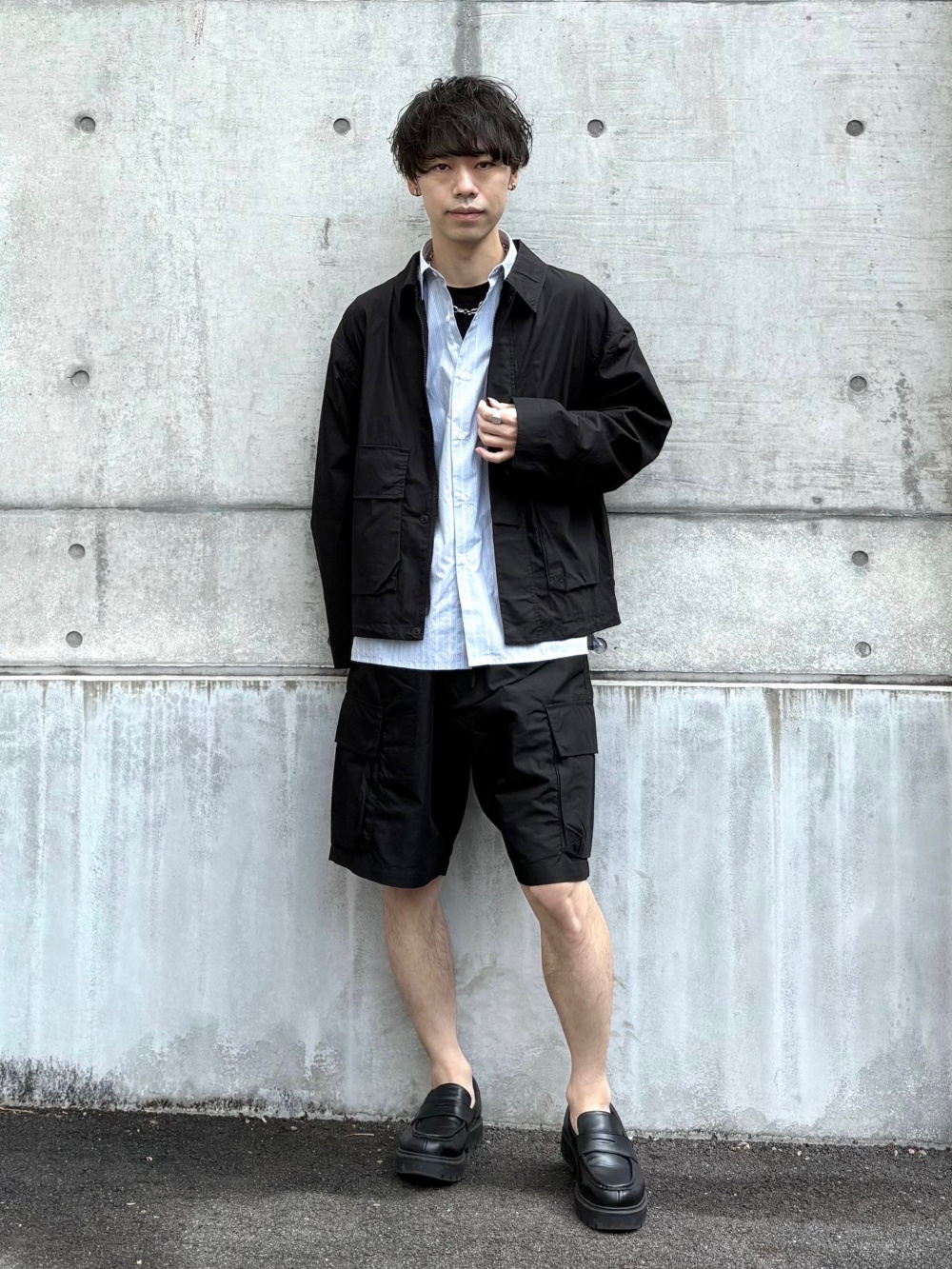 コットンショートブルゾン、感動タックワイドパンツ」の着用