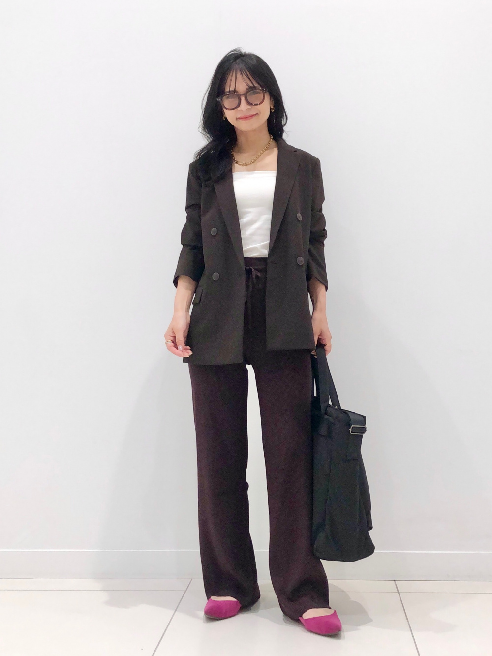 感動ダブルジャケットリラックスフィット、感動ワイドパンツ」の着用