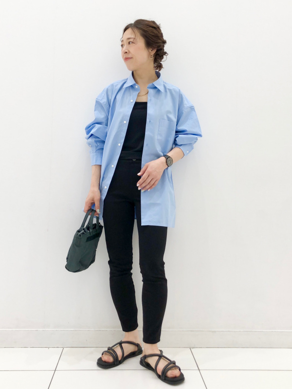 ウルトラストレッチクロップドレギンスパンツ（レディース）の着用