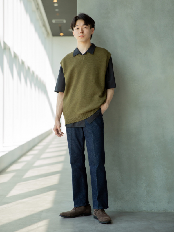 スリムフレアトラウザージーンズ/丈短め（レディース）の着用