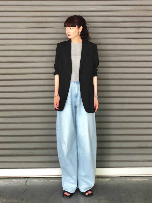 感動ジャケットリラックスフィット、感動ワイドパンツのコーディネート
