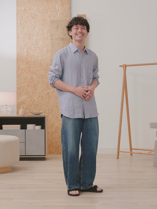 プレミアムリネンシャツ/ストライプ、50色ソックスのコーディネート