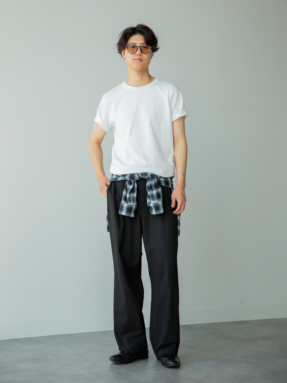 エアリズムコットンT、タックワイドパンツ」の着用コーディネート