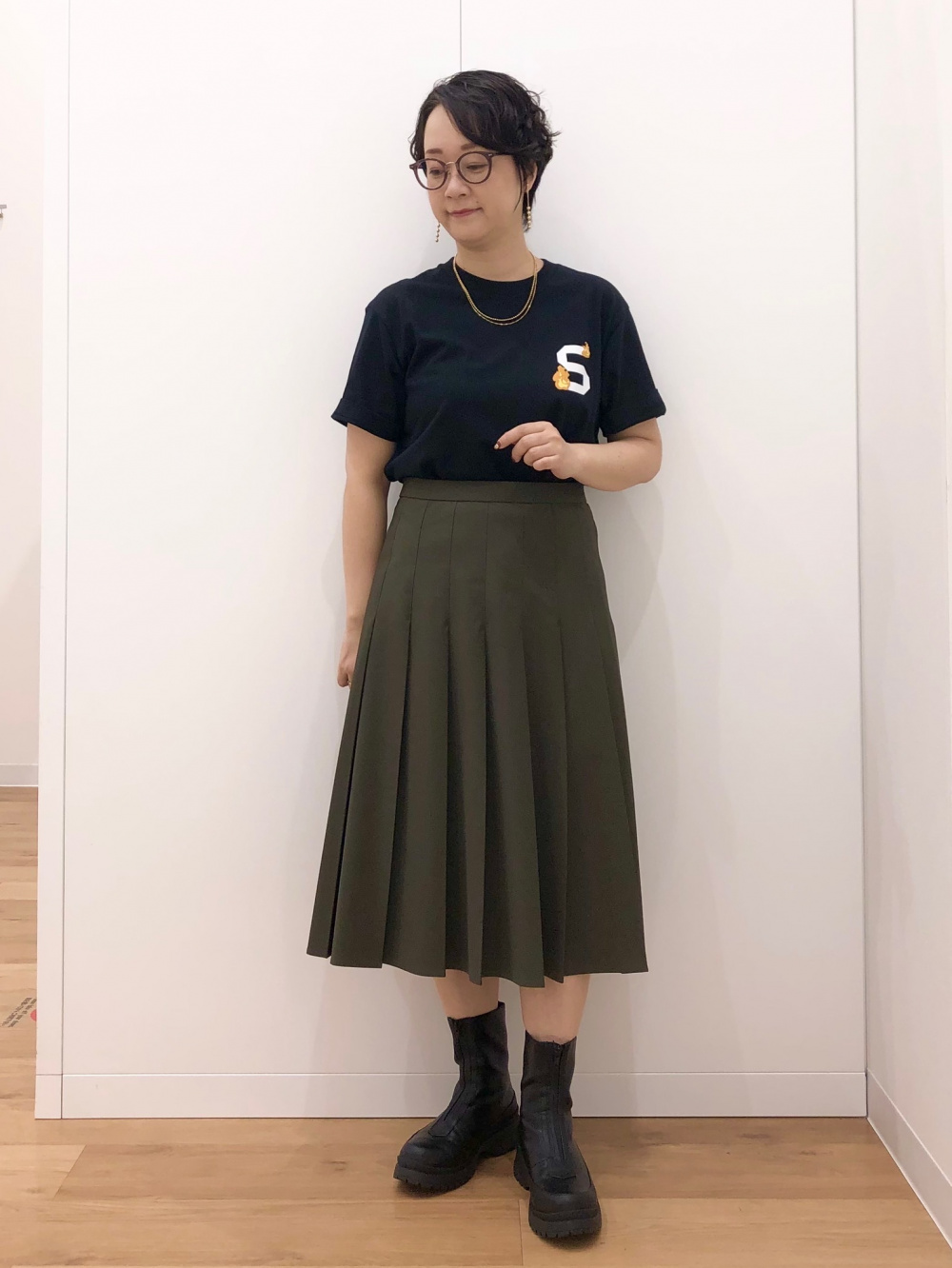 ワンピース UT、ワイドプリーツミディスカート」の着用コーディネート