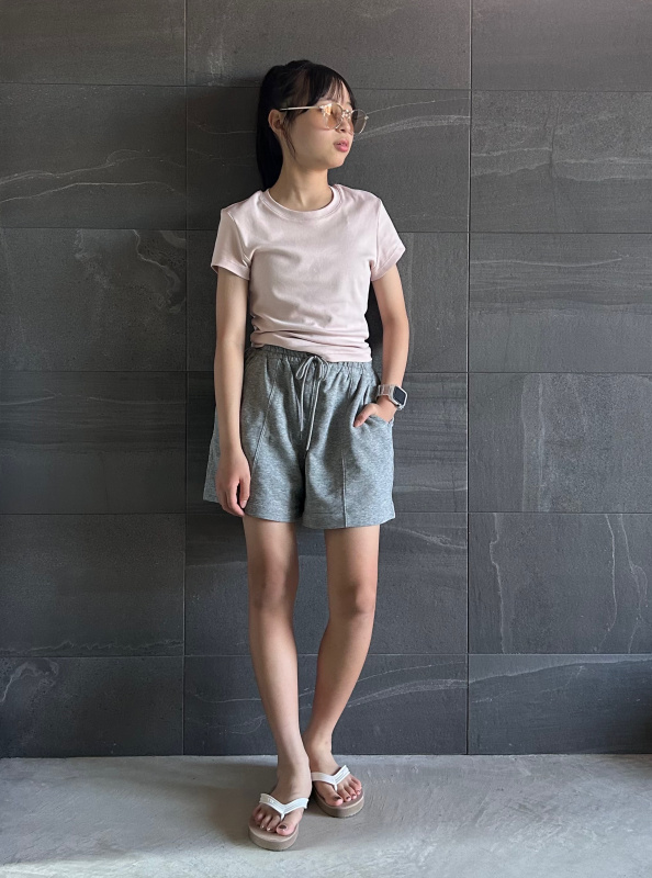 GIRLS エンブロイダリーTシャツ、GIRLS デニムショートパンツの