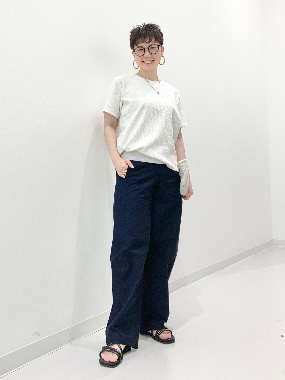 パンチングストラップスリットトップス