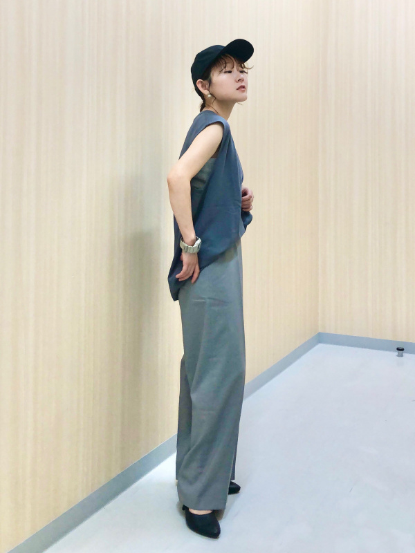 感動ジャケットリラックスフィット、感動ワイドパンツのコーディネート
